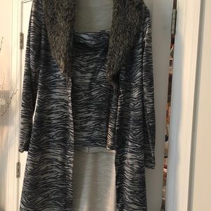 A unique   set  2  lightweight coat and tank top